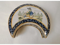 Bonbonnière croissant HP Quimper homme biniou cornemuse antique french XXè